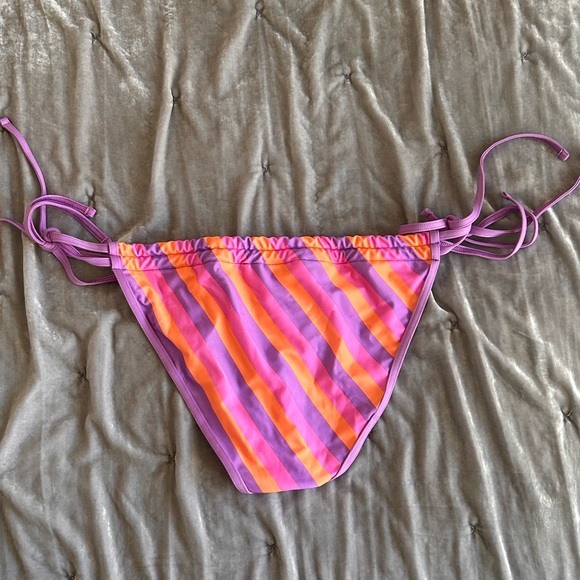 ASOS brand bikini bottoms - Picture 4 of 4